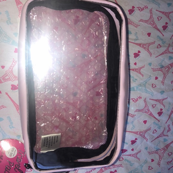 PINK COCONUT OIL BODY CARE GIFT SET - Picture 6 of 7